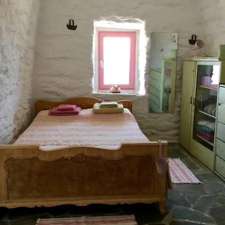 Not Traditional Original The Pink Cottage Otziás