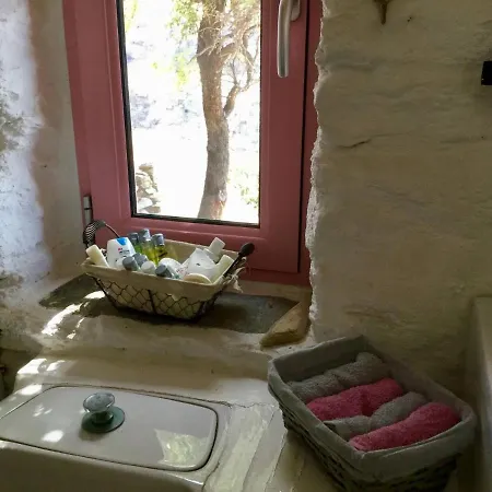 Not Traditional Original The Pink Cottage בית נופש Otziás
