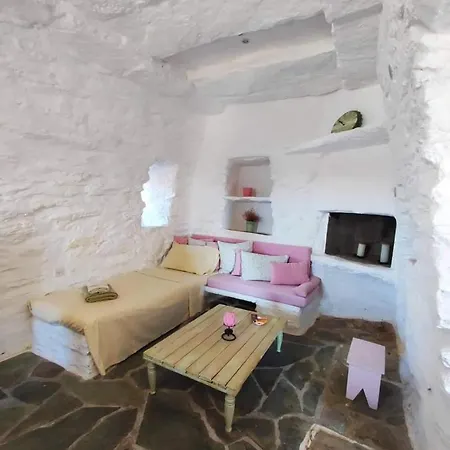 Not Traditional Original The Pink Cottage * Otziás